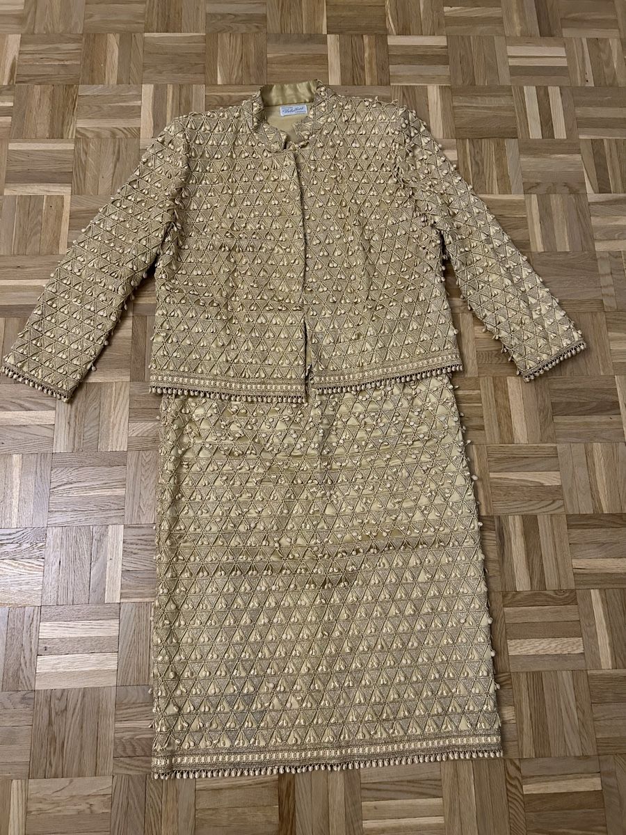 Kostüme: Couture Zweiteiler in Gold – Gebraucht aus Birsfelden von Exclusivity 2