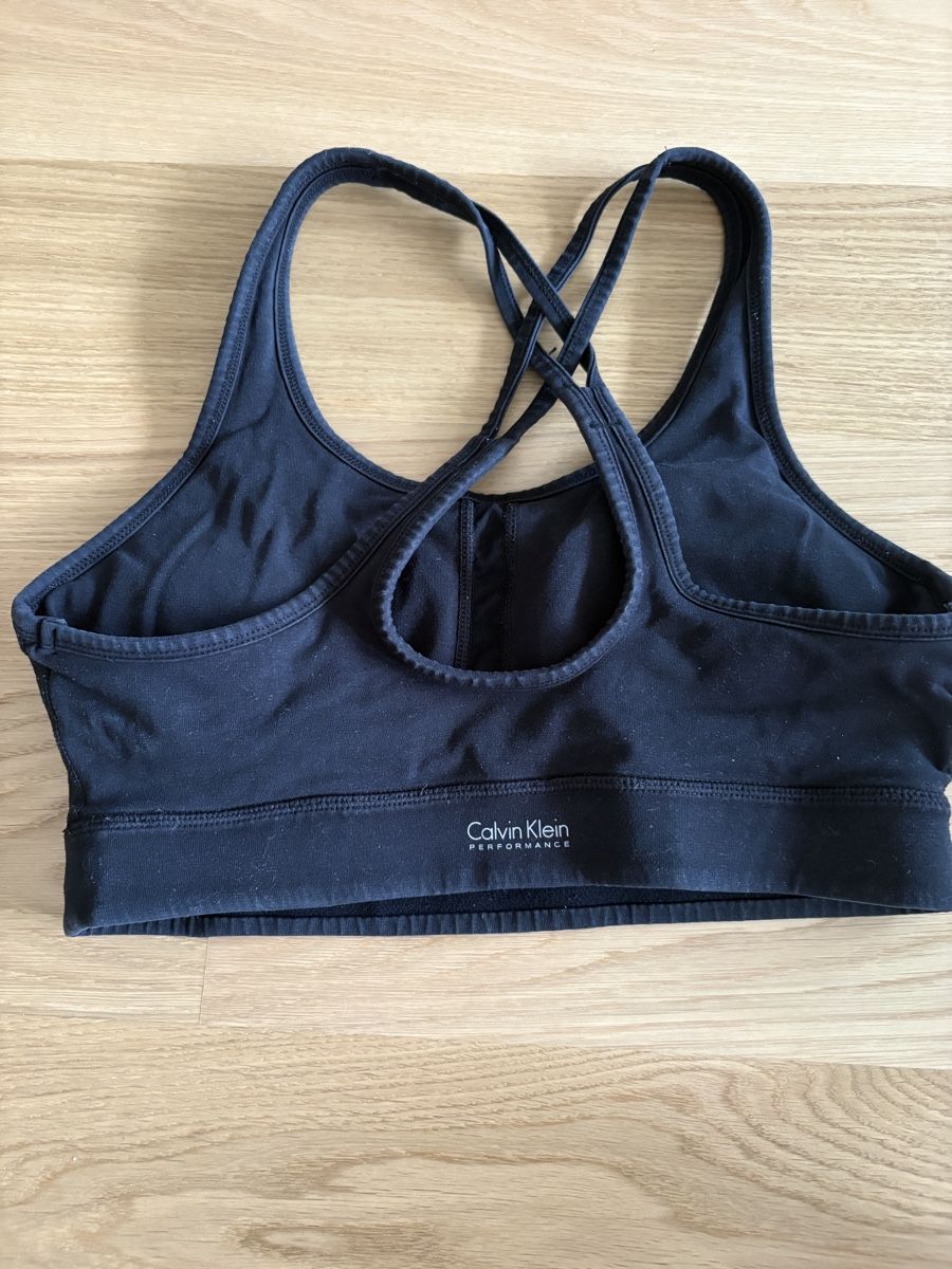Calvin Klein Top: Calvin Klein sport bra M – Usato da Rolle venduto da gos_2xy5 1