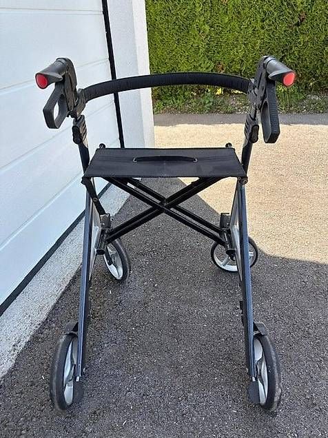 Gehhilfen: Rollator / Déambulateur pliable – Gebraucht aus Lentigny von Bosss 1