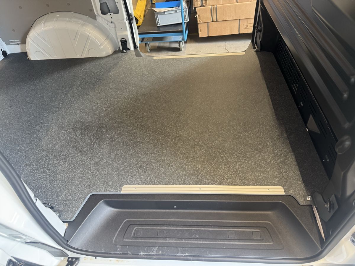 VW Toutes les pièces détachées: Bott Bodenplatte newTransporter / newCustom – Neuf (Voir description) à Einsiedeln par Shkurte_K 2