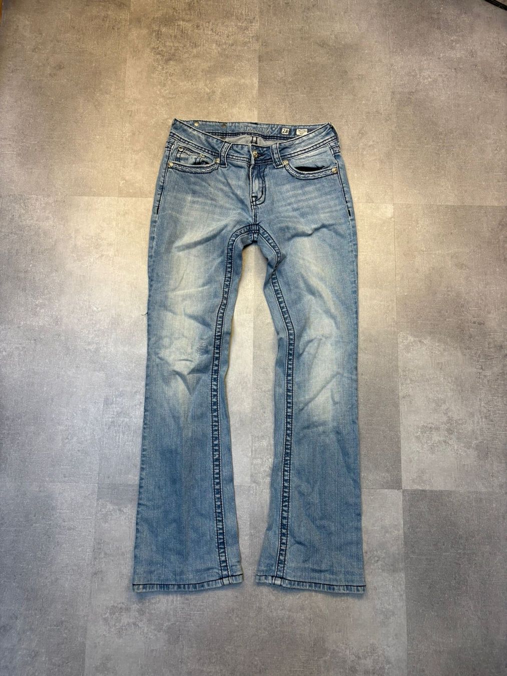 Jeans: Miss Me Bootcut Flared Jeans - Grösse M/28 – Nuovo (secondo la descrizione) da Werdenberg venduto da hase.vintage 2