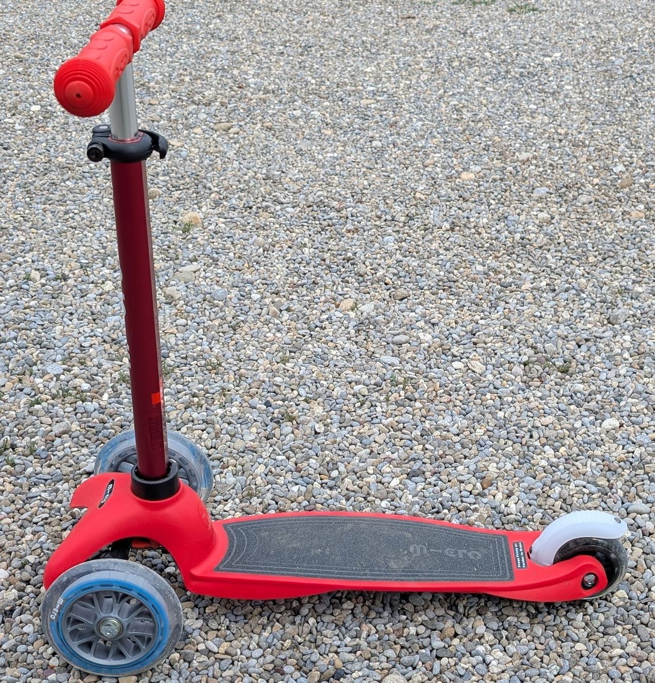Micro Kickboard: Micro Kickboard Roller rot Kinder guter Zustand – Neuf (Voir description) à Büren an der Aare par des_lry7