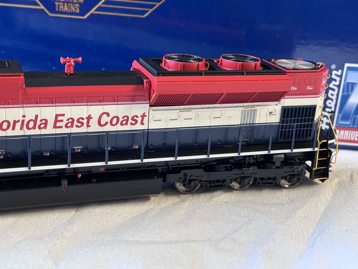 Athearn Modelleisenbahnen: SD70M-2 FEC #107 – Neu (gemäss Beschreibung) aus Leuzigen von pierrot-ho 4