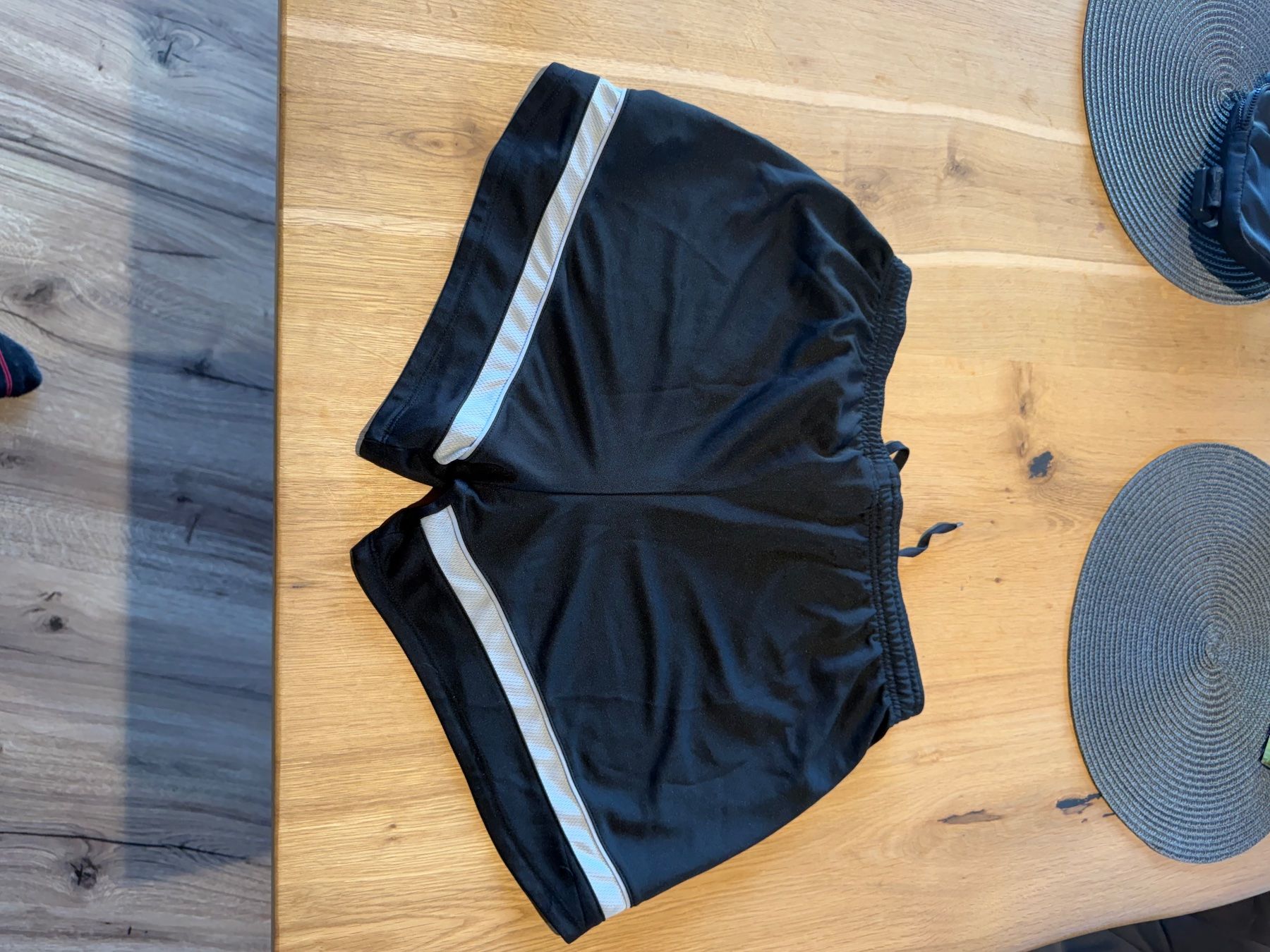 Nike Pantaloni: Nike Sporthose kurz – Usato da Kallnach venduto da Regenbogen44 1