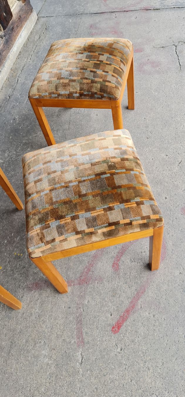 Poltrone: Vintage Sessel mit zwei Hocker – Usato da Bern venduto da lecorbeaubern 1
