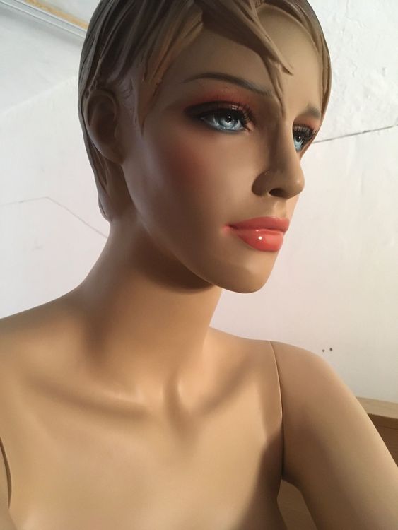 Mannequin Vitrine Femme Assise - Fibre De Verre Acrylique - Démontable 8 Parties - Taille 178 Cm - Base Métal Incluse - 5