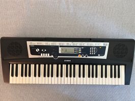 Yamaha YPT-120 Keyboard mit Zubehör- 61 Tasten inkl. Ständer