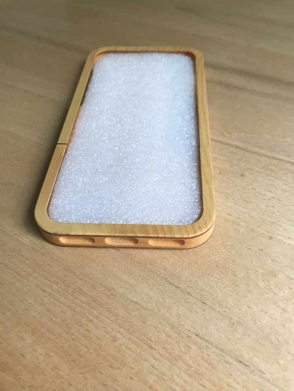 Cover & Protezioni schermo: Iphone 7/8/SE Dschember Smartphone_Hülle aus Engadiner Holz – Nuovo e nell'imballaggio originale da kaiseraugst venduto da Yohe 7