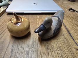 Holzfiguren Ente und Apfel Dose, handgeschnitzt! (M)