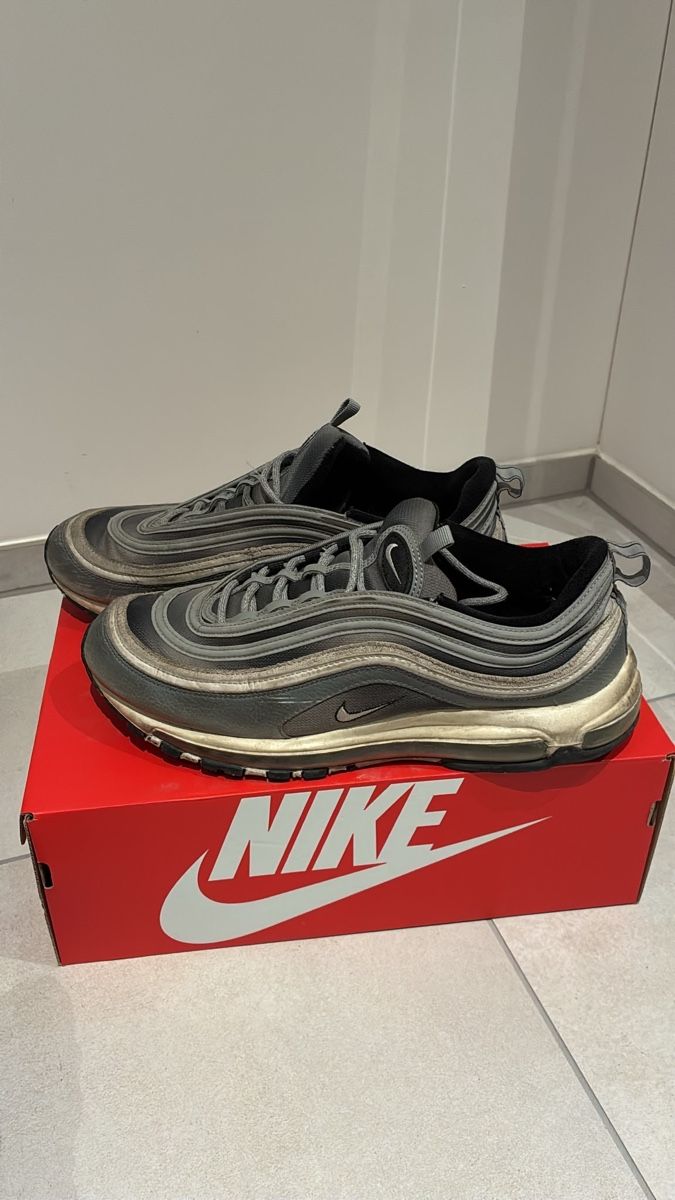Nike Scarpe da uomo: Nike Air Max 97 Grau/Silber Grösse 46 Retro – Usato da Zürich venduto da alivasalli