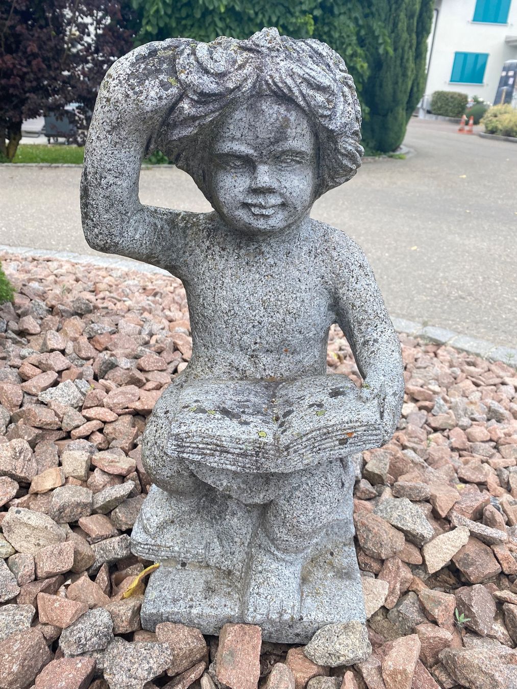 Statuette: Steinfigur, lesender Junge – Usato da Eiken venduto da jessycat01
