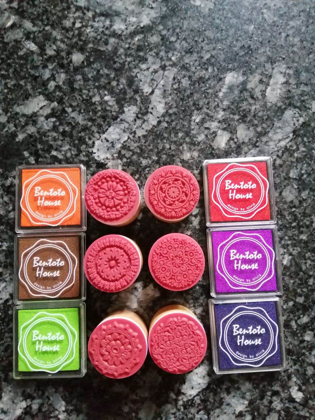Timbri: Set 6 Holz Stempel rund plus  6x Stempelfarben – Nuovo e nell'imballaggio originale da langenthal venduto da Jordi04 2