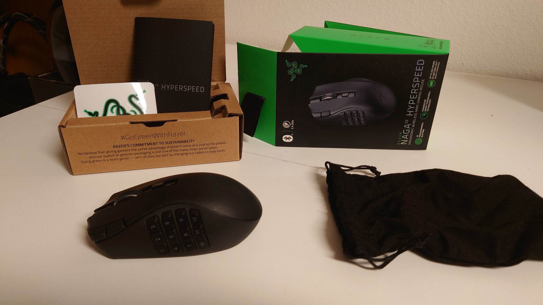 Razer Mouse: Razer NAGA v2 Hyperspeed, Wireless Maus – Usato da Volketswil venduto da thedmo_seller 1