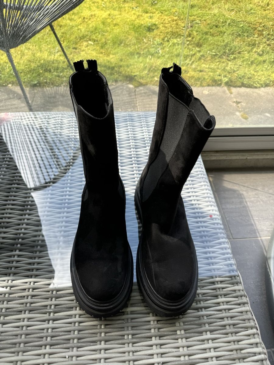 Dosenbach Damenschuhe: Schwarze Chelsea Boots Gr. 38 – Gebraucht aus Olten von bir_k96n 1