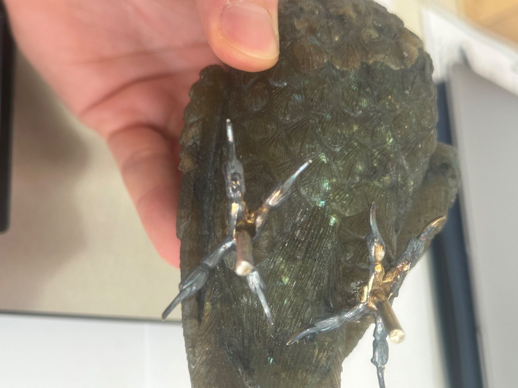 Statuette: Handgeschnitzte Labradorit Eule mit Silberkrallen – Usato da Basel venduto da ari_qn6c 4