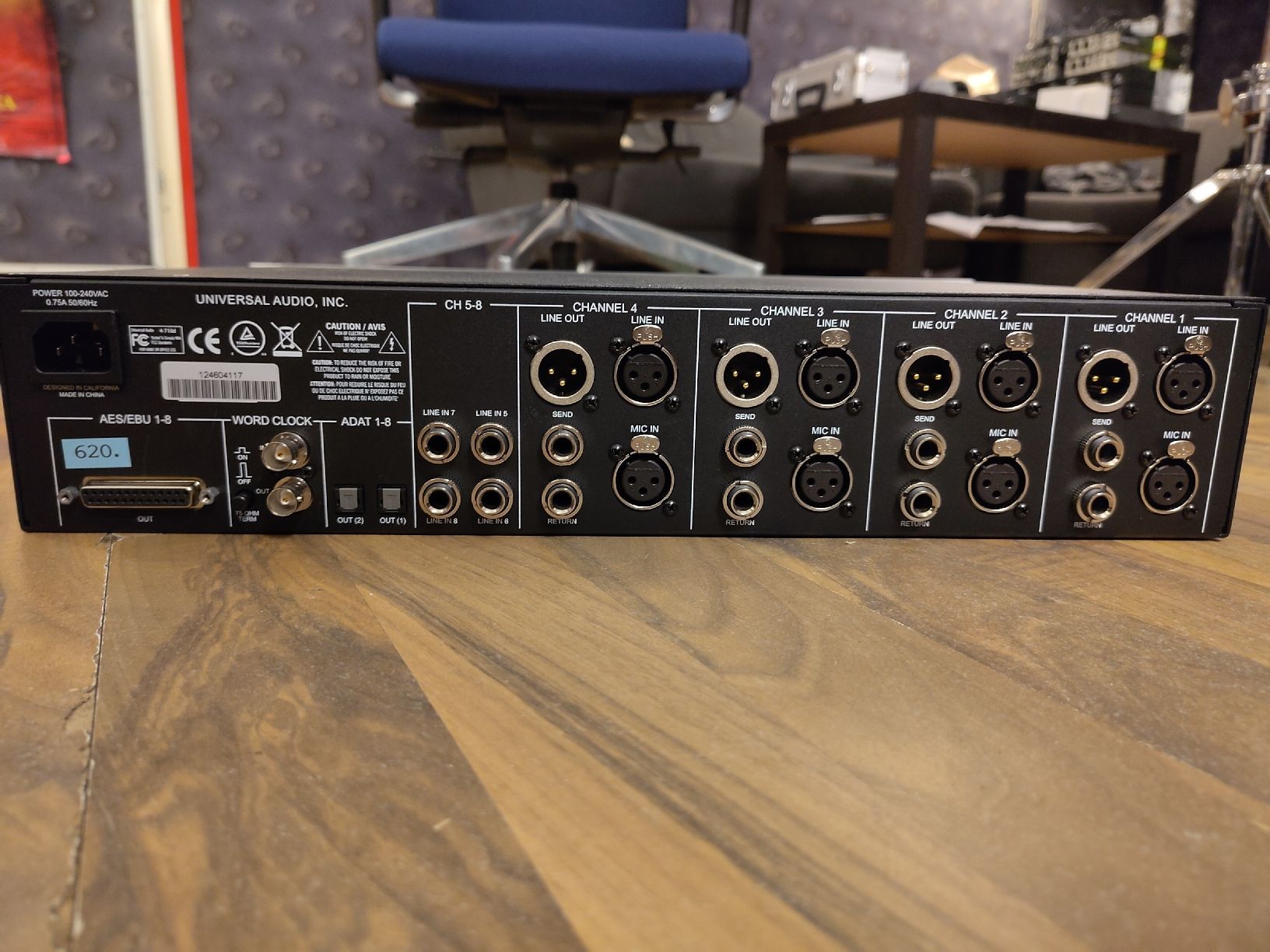 Amplificatori: Universal Audio 4-710d Mikrofonvorverstärker – Usato da Basel venduto da Loggae1 6