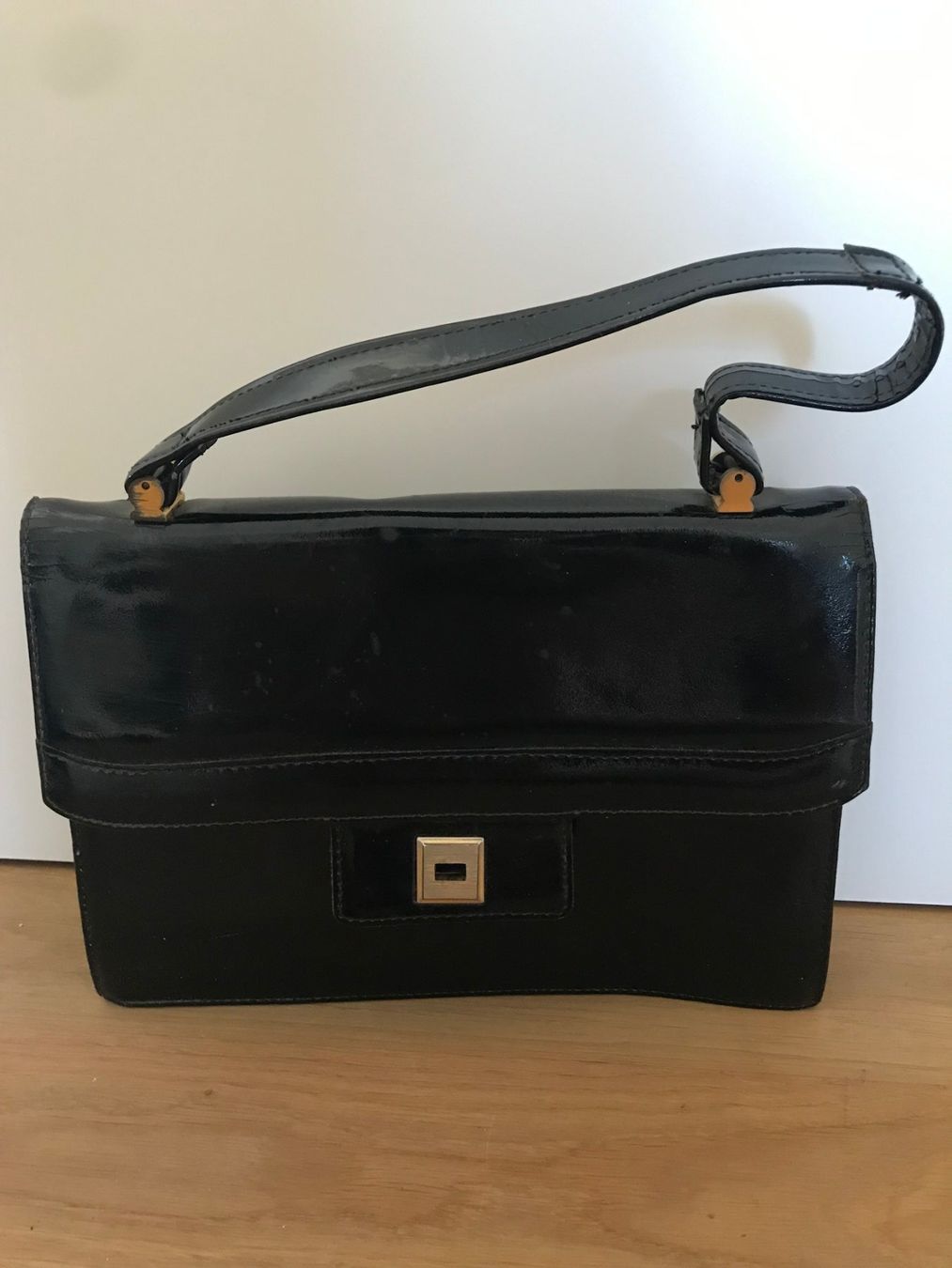Borse da donna: Handtasche Vintage Lackleder Swiss Made – Usato da Wädenswil venduto da Aniares2 1