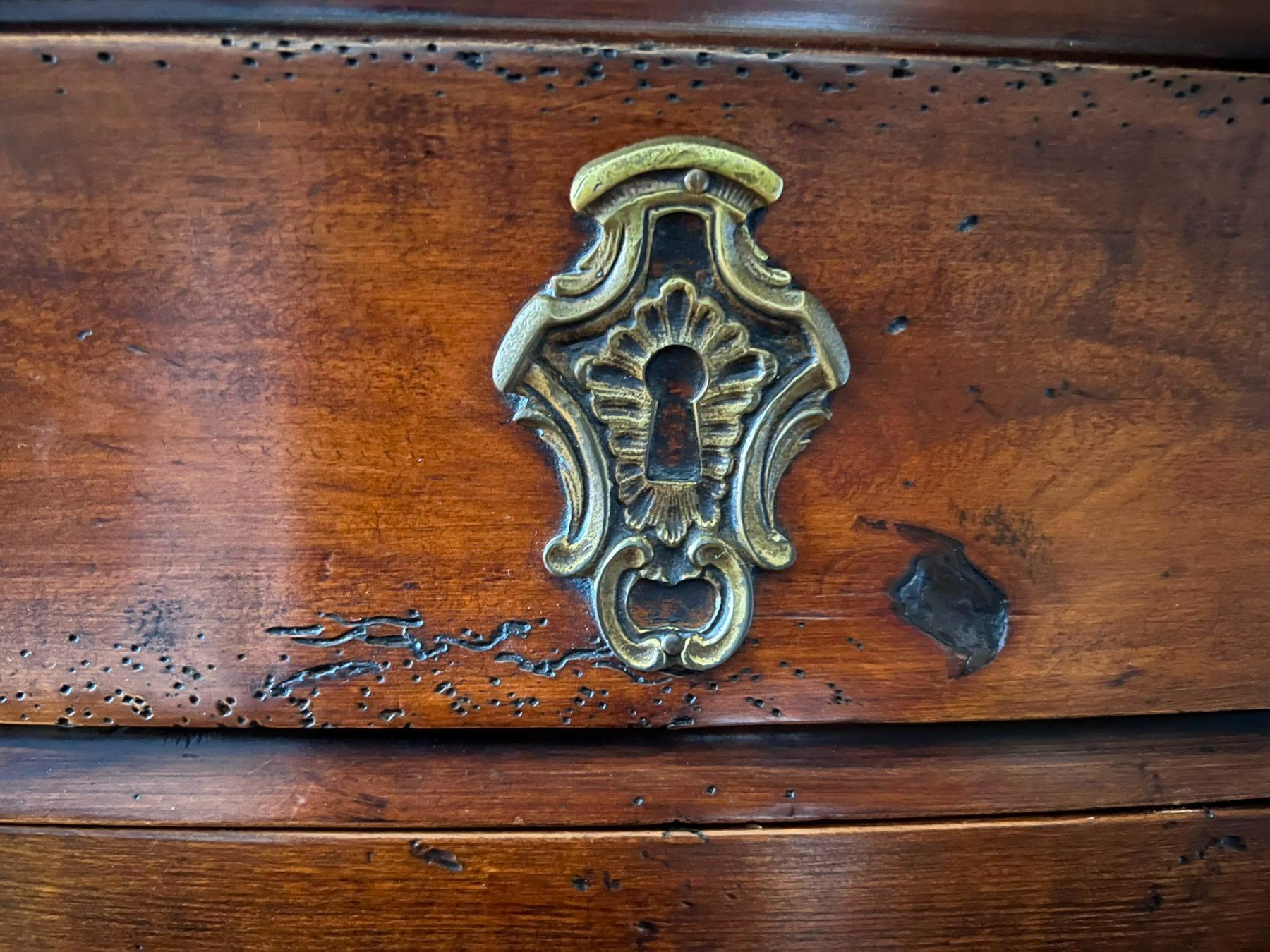 Kommoden: commode de style Louis XV – Gebraucht aus Lausanne von Defgon 4