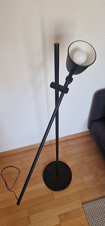 Lampen: IKEA Stehlampe Schwarz – Gebraucht aus Balgach von Thatsboooo181