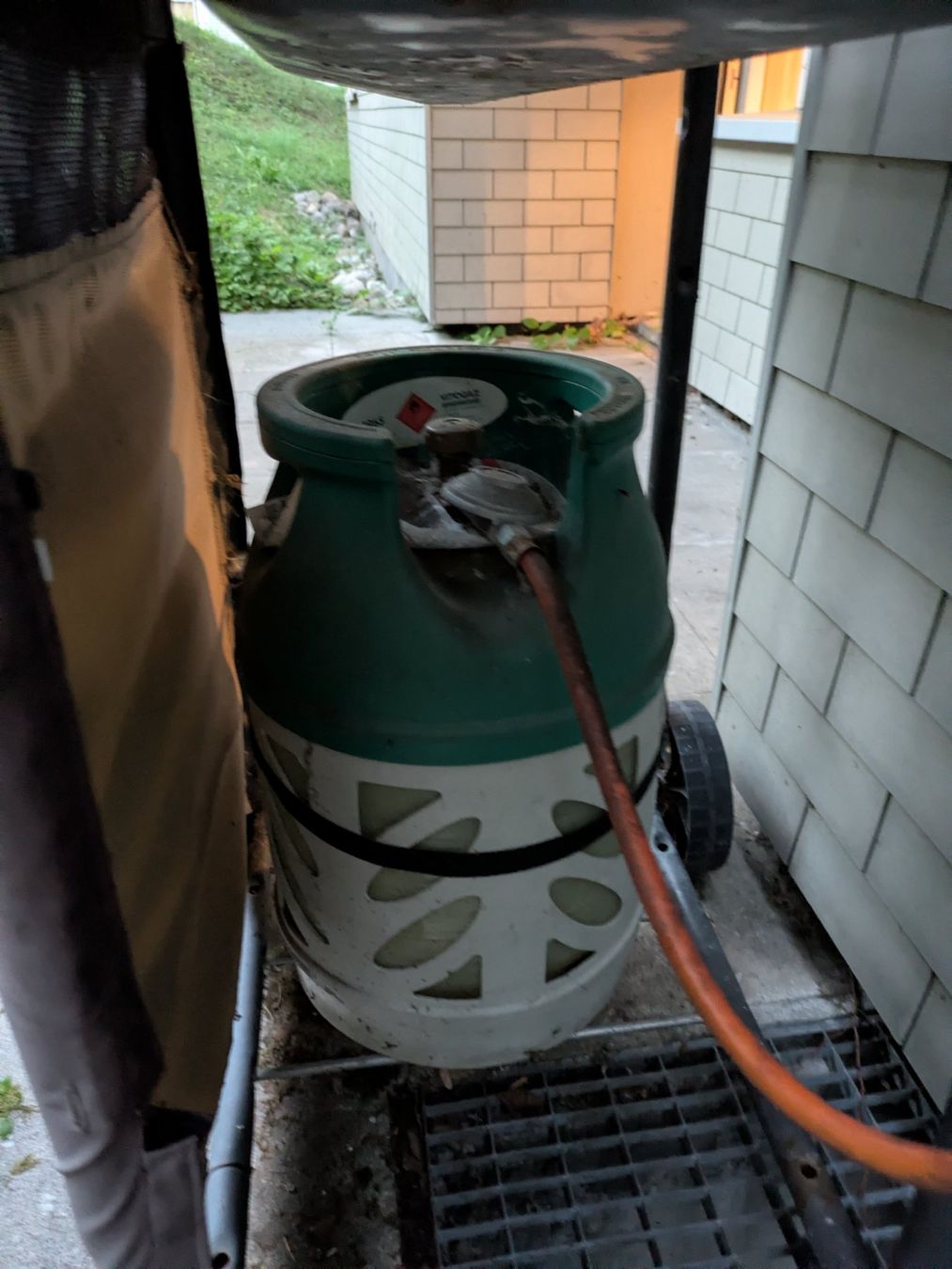 Grills: Gas-Grill mit Gasflasche – Gebraucht aus Luzern von NateLee 2