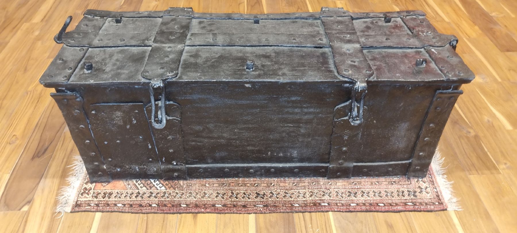 Cassapanche: Antik Soldtruhe ca.1600 Jh. – Usato da Ganterschwil venduto da CHERRYCO-04