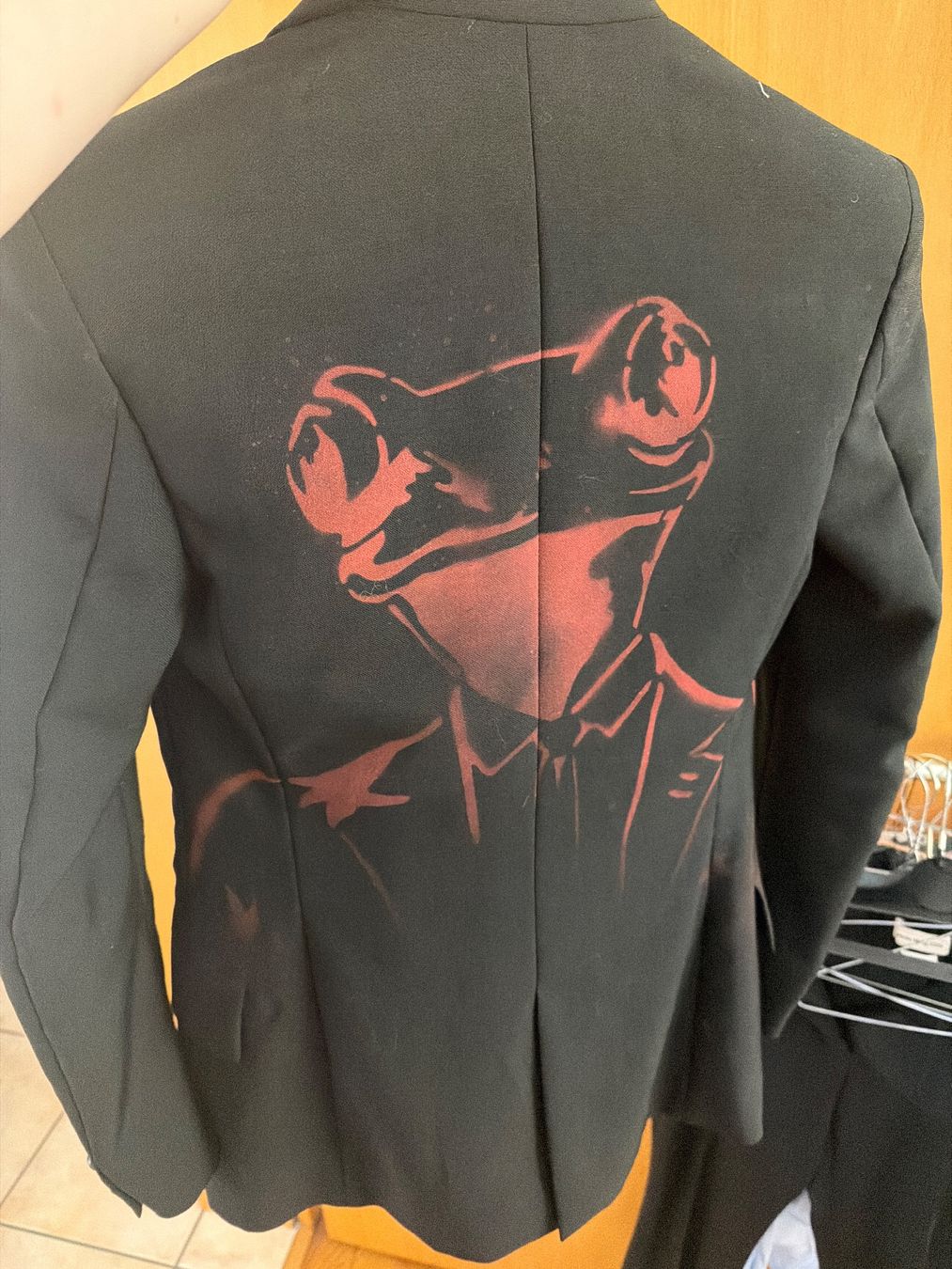 Valentino Completi & Tailleur: Valentino Black Jacket with Frog Print - Unique Statement... – Usato da Agra venduto da Milena_L 1