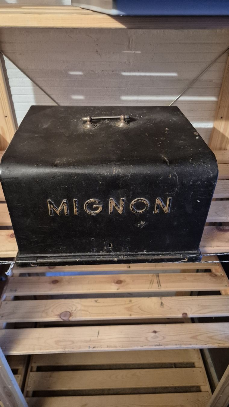 Machines à écrire: Mignon Antik schreibmaschine – D'occasion à Rämismühle par beni0010