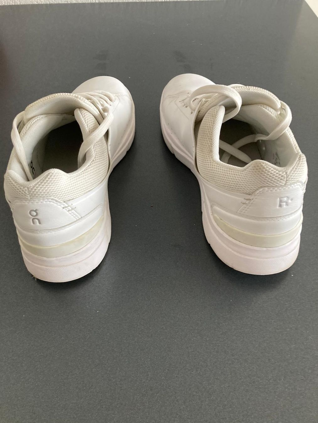 On Scarpe da uomo: ON Schuhe The Roger – Usato da Gossau SG venduto da tam_nk8y 1