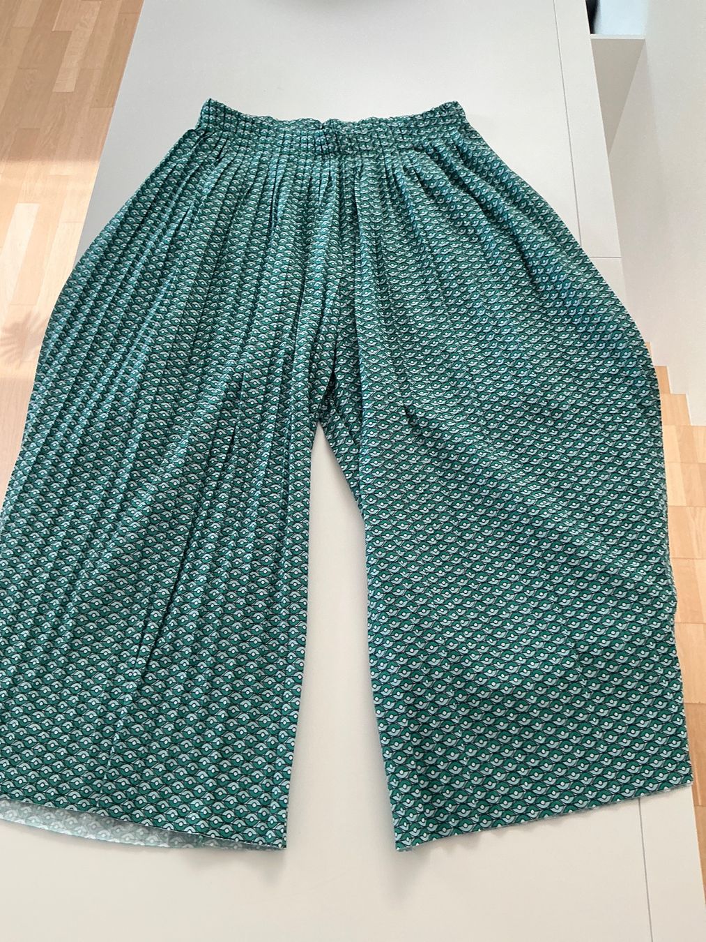 Pantaloni: Flatterhose Waikiki Gr 152 – Usato da Neuenkirch venduto da Panamericana