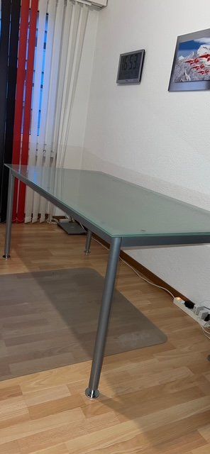 Tables: Glastisch, Bürotisch – D'occasion à Neuenegg par antofagasta01 1