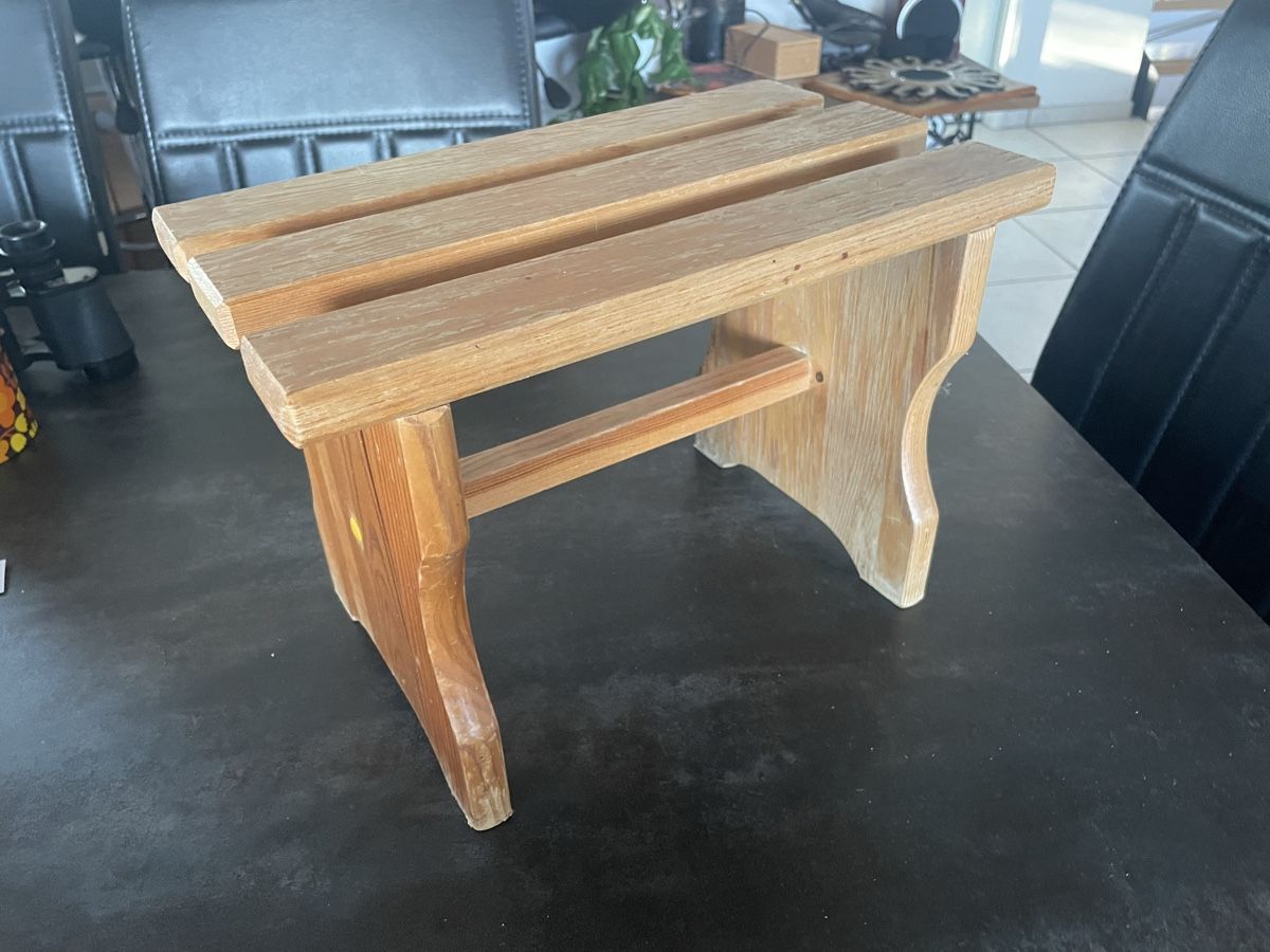 Hocker: Tabouret Escabeau Marche pied en Bois – Gebraucht aus Vallamand von Bricbracbroc82 1
