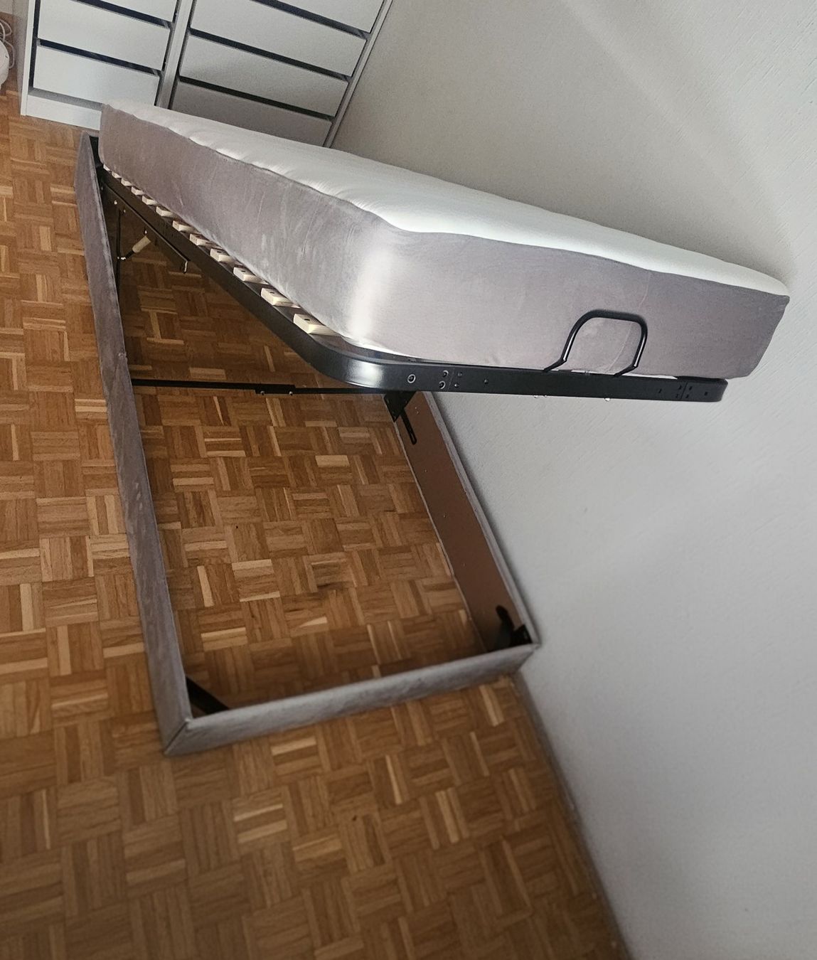 Letti: Lit complet avec sommier relevable coffre de rangement – Nuovo (secondo la descrizione) da Cheseaux-Lausanne venduto da and_ly89 1