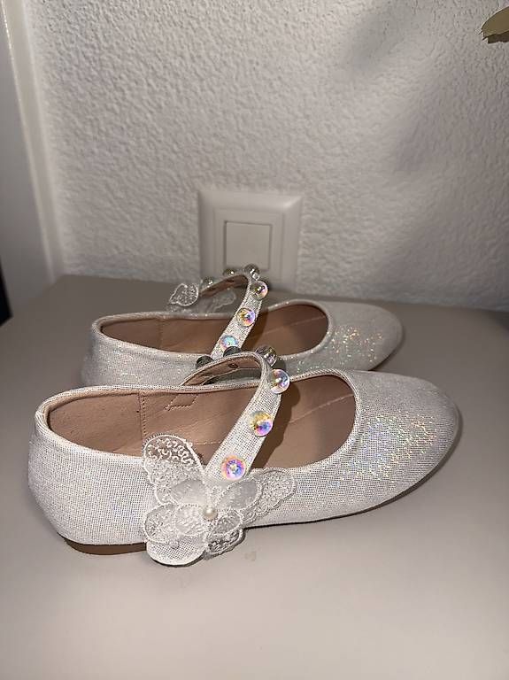 Schuhe für Mädchen: Weisse Mädchen Schuhe – Gebraucht aus Fahrweid von ant_gqm8