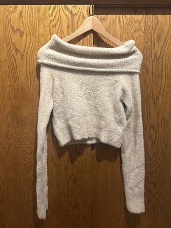 offwhite off shoulder Pullover
