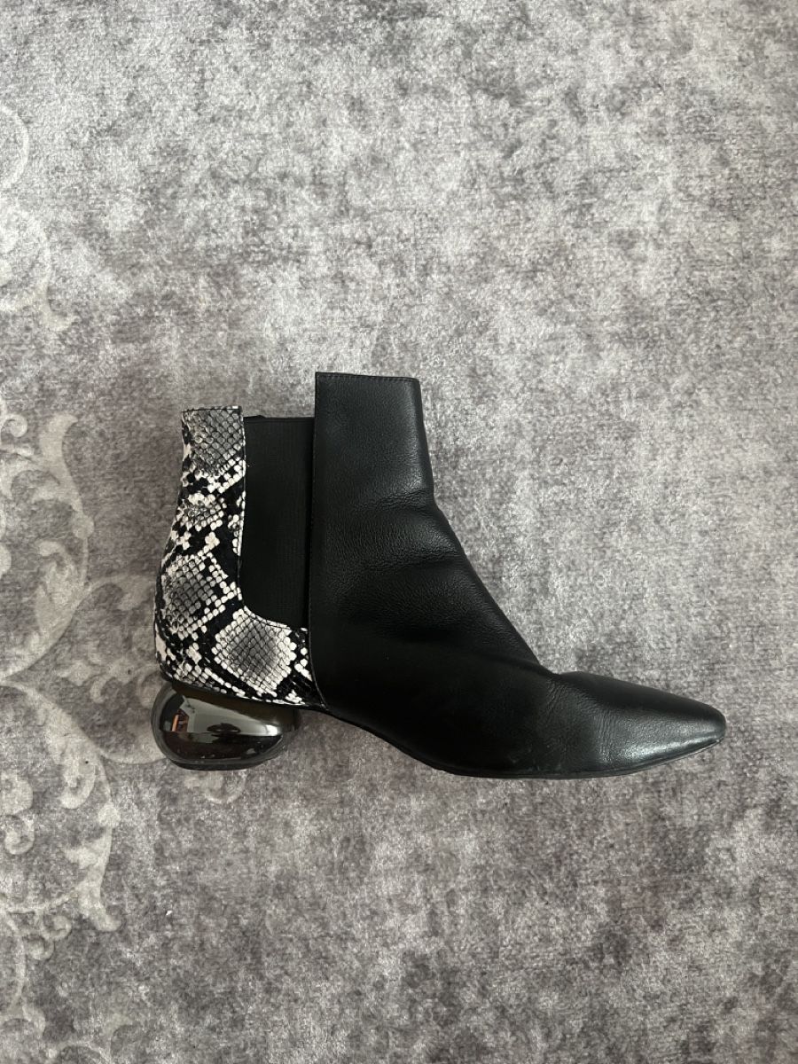 Damenschuhe: Stiefel – Gebraucht aus Baar von rom_j56y
