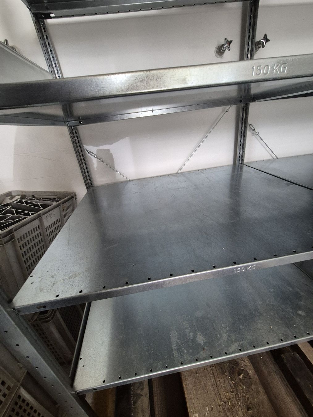 Scaffali: Lagerregal / Gestell  – Usato da Oberägeri venduto da Kenwood4 4
