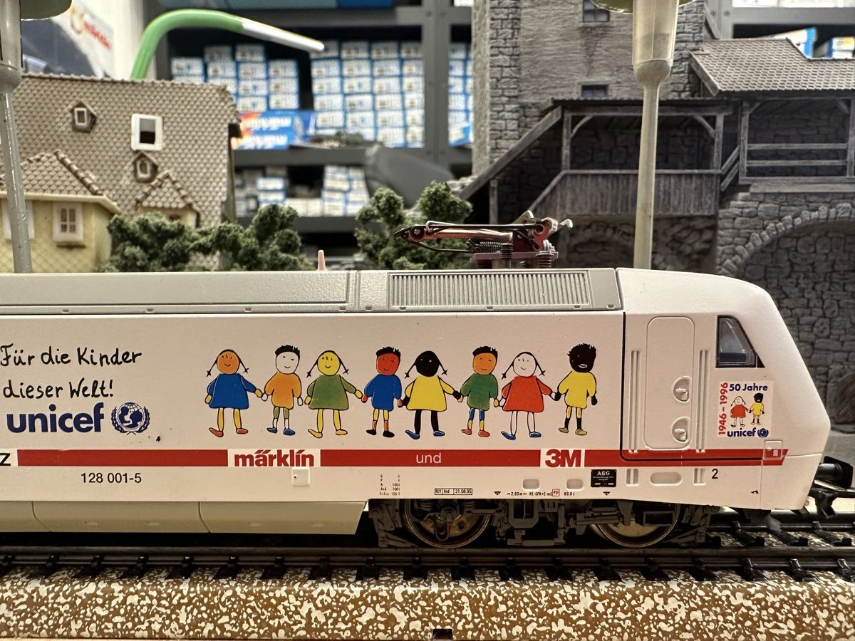 Märklin Trains électriques: Märklin 34382 DB BR 128 UNICEF digital – D'occasion à Lupsingen par New-Haven 1