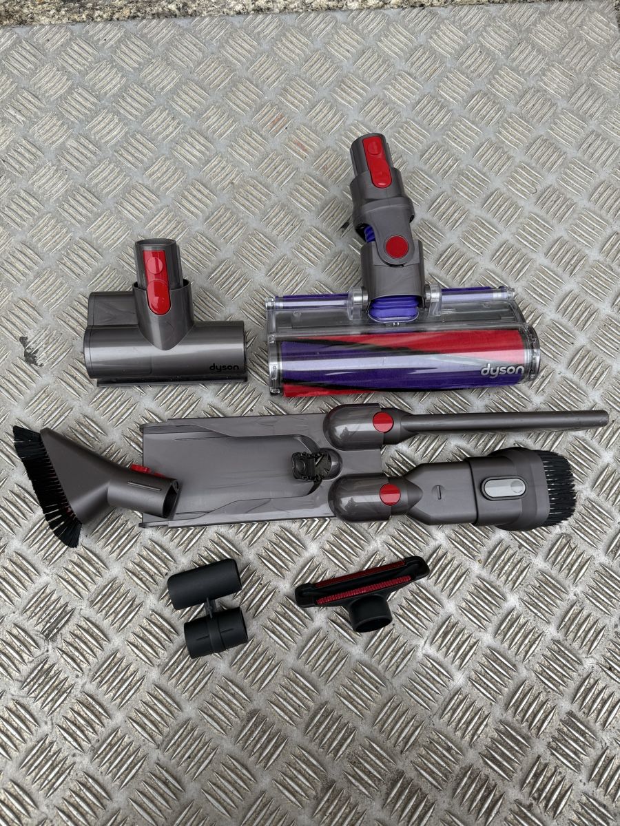 Dyson Autres articles pour la maison: Lot d’accessoires Dyson – D'occasion à Denges par tin_2fxr 1