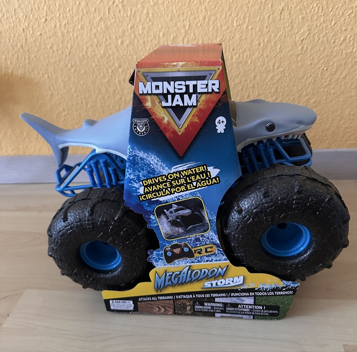Spielzeuge: Monster Jam Megalodon Storm – Neu und originalverpackt aus Matten b. Interlaken von Leni86