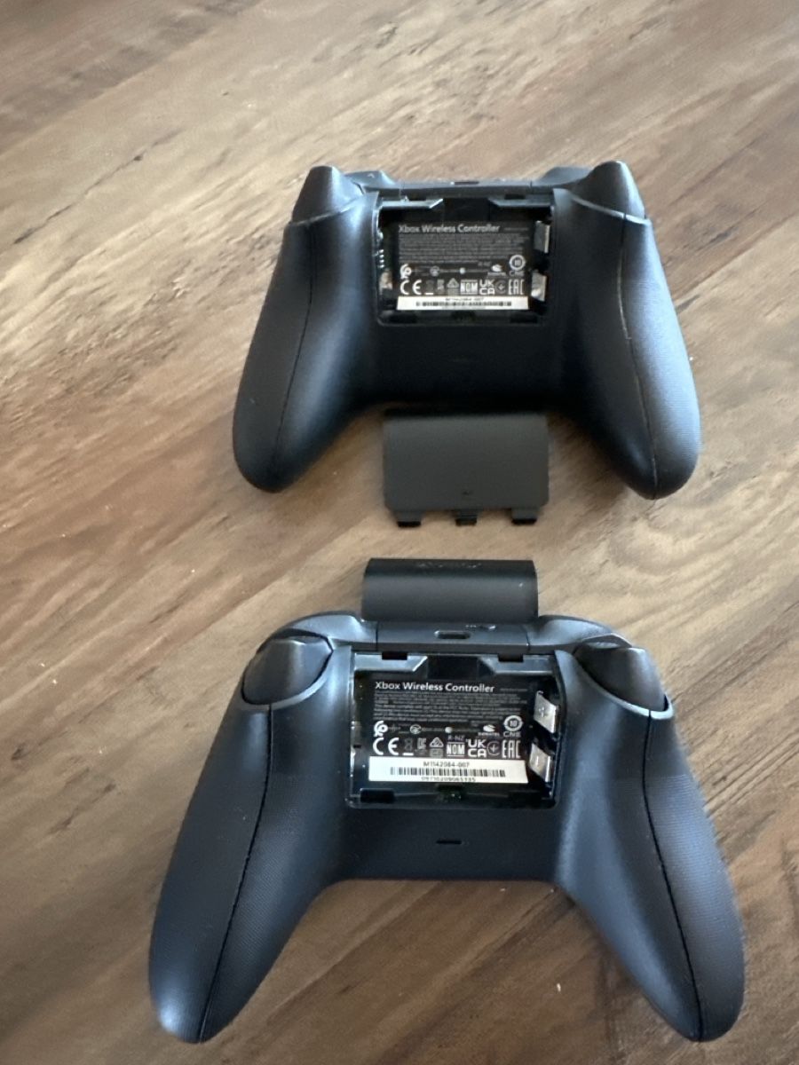 Microsoft Console: X box series X + 2 controller – Usato da Luzern venduto da zoe2009 4
