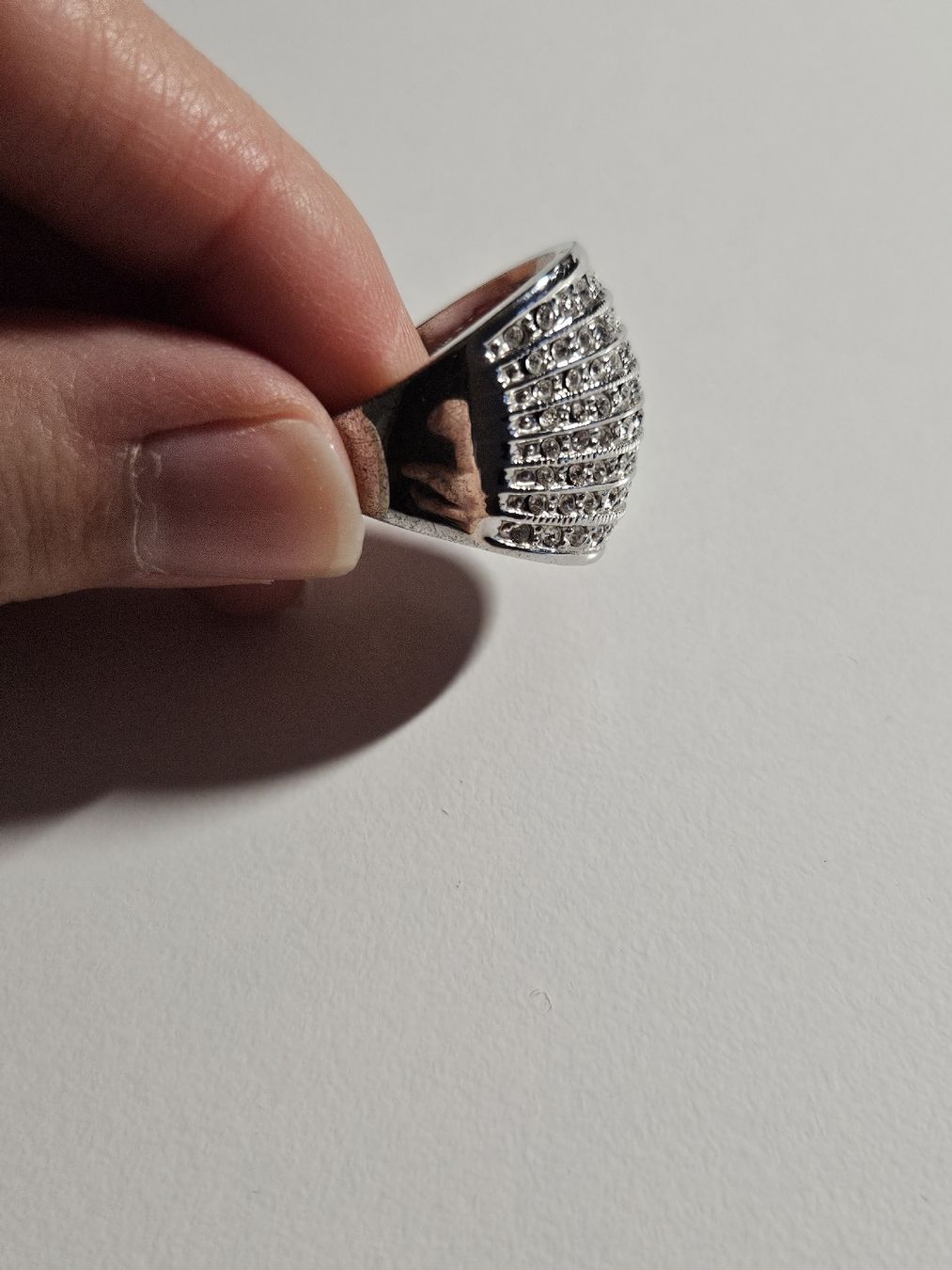Ringe: Ring silberfarben mit funkelnden Glas Steinchen 13.89g – Gebraucht aus Wiezikon b.Sirnach von wiezikon.vintage 1