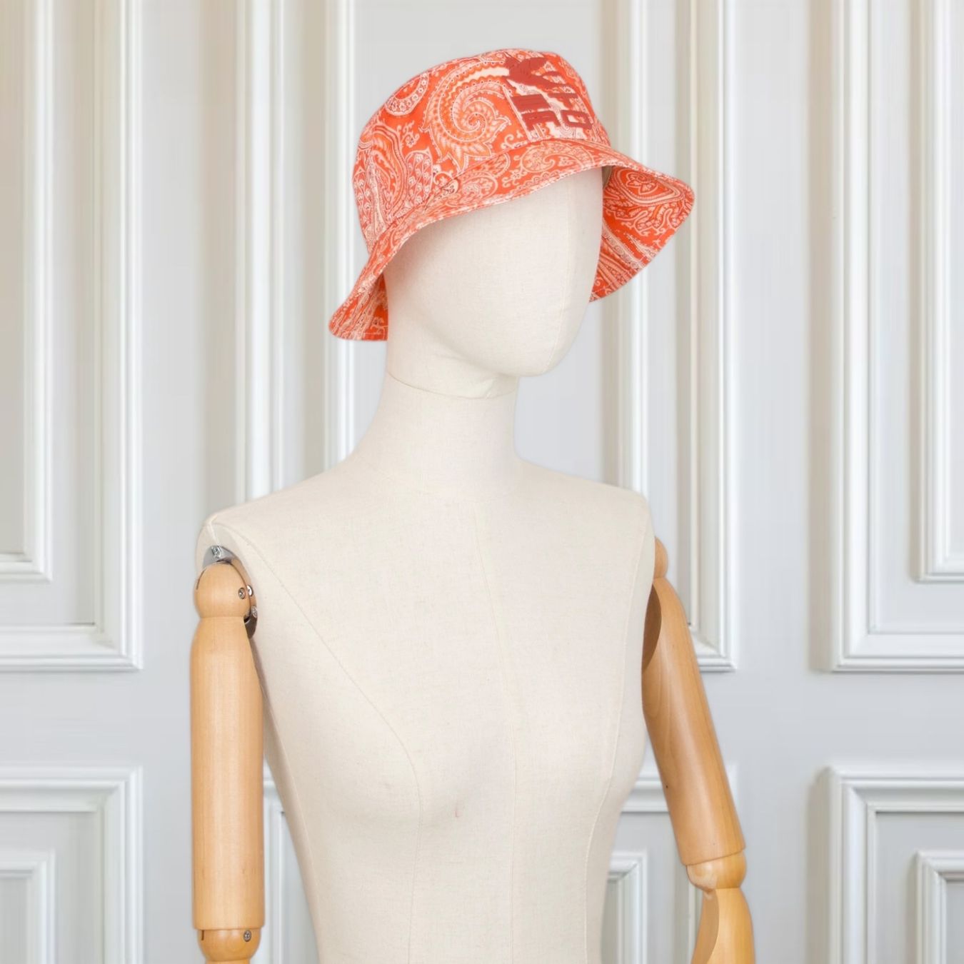 Etro Copricapi, berretti & cappellini: Etro Bucket hat orange Gr. 57 – Usato da Binningen venduto da Designerlabels 1
