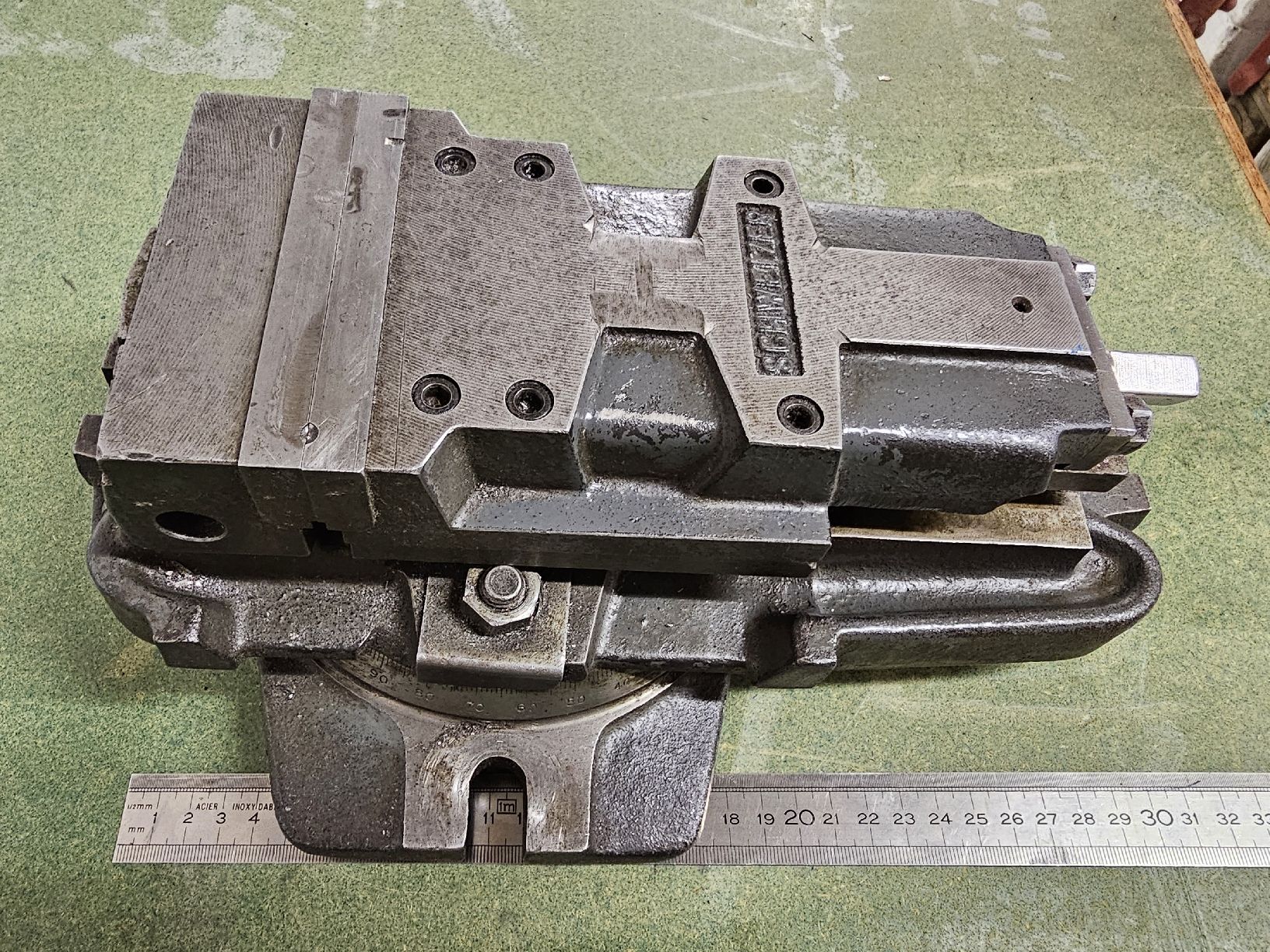 Tutti gli attrezzi: Schraubstock Schweizer sehr robust – Usato da Biel/Bienne venduto da Switzerland92
