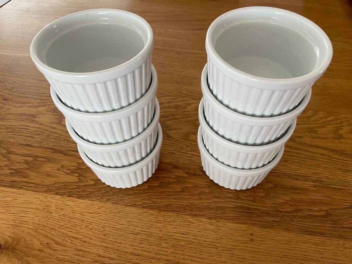 Backformen: Backförmchen Weiss 8er Set – Gebraucht aus Hombrechtikon von baersandro