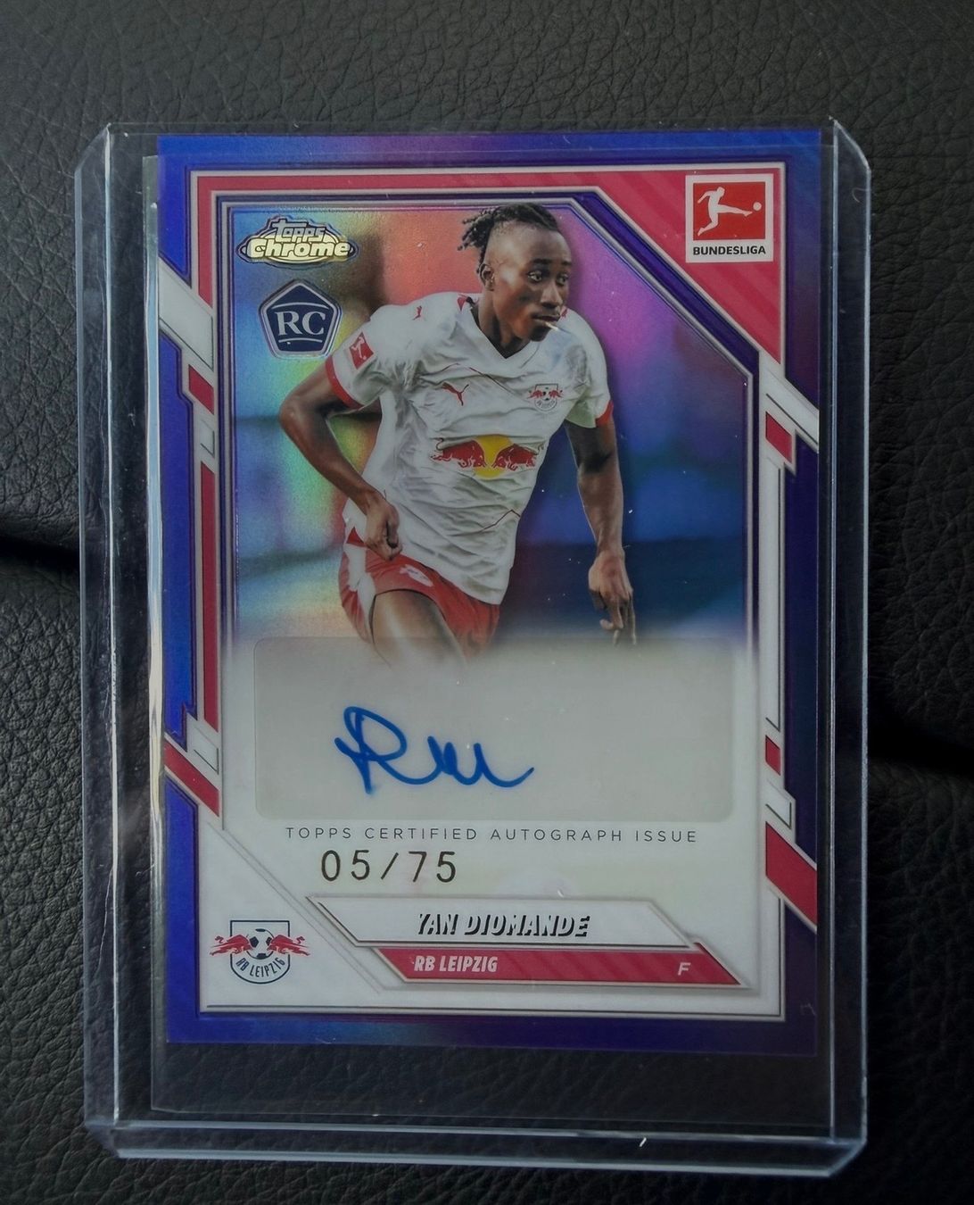 Topps Cartes à collectionner: Yan Diomande RC Auto /75 Chrome – Neuf (Voir description) à Uznach par DaniRodrigues7