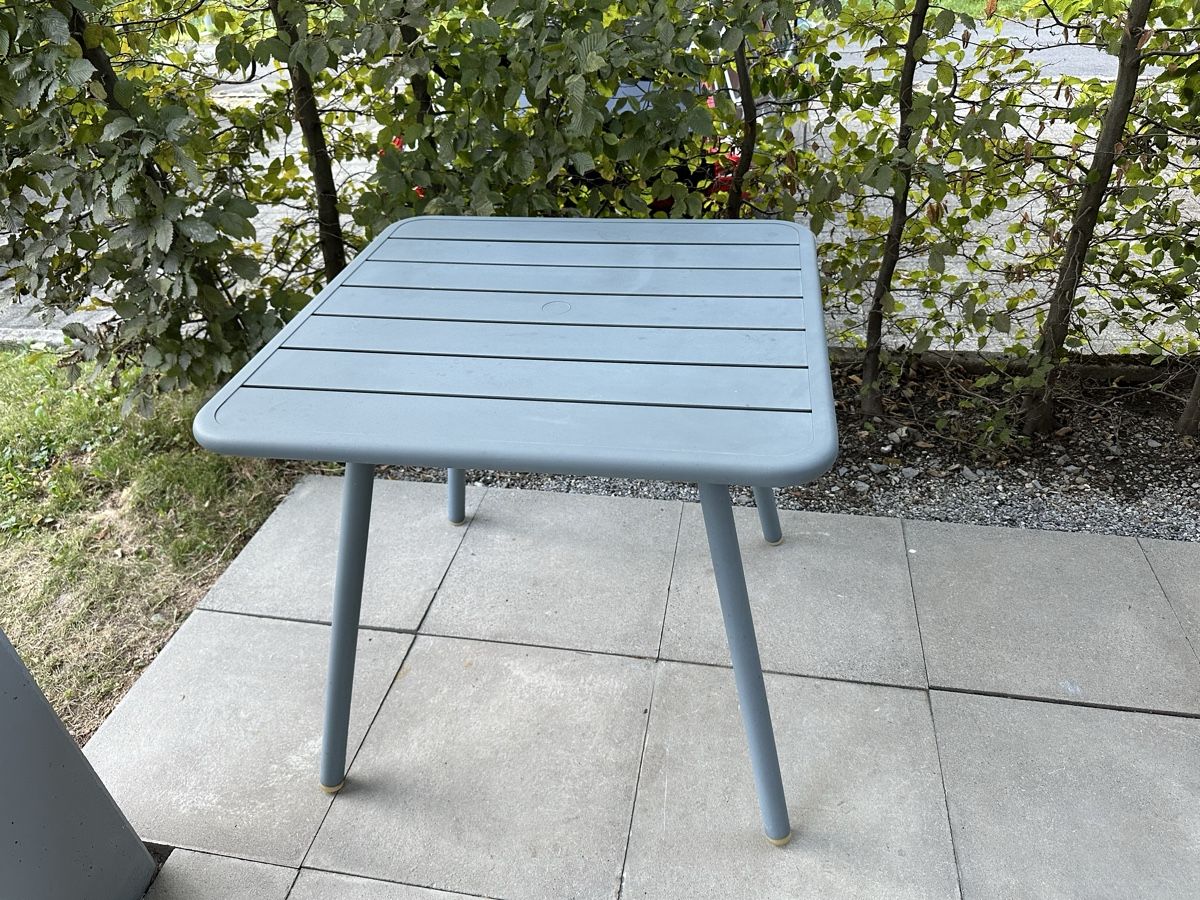 Fermob Tables: Gartentisch Fermob 80x80 – D'occasion à Niederurnen par KEVIN078 1