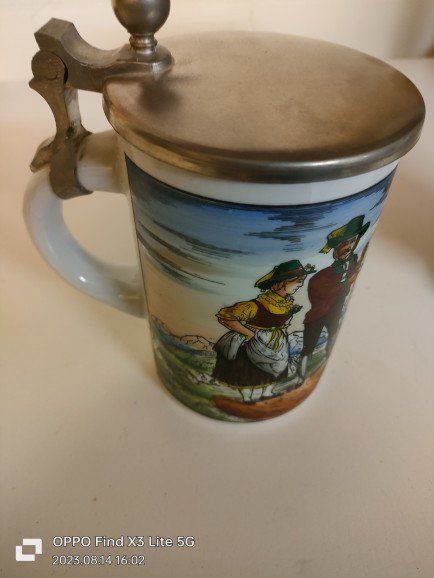 Contenitori & Simili: farbiger Bierhumpen mit Deckel zu verkaufen – Usato da Weinfelden venduto da hek01
