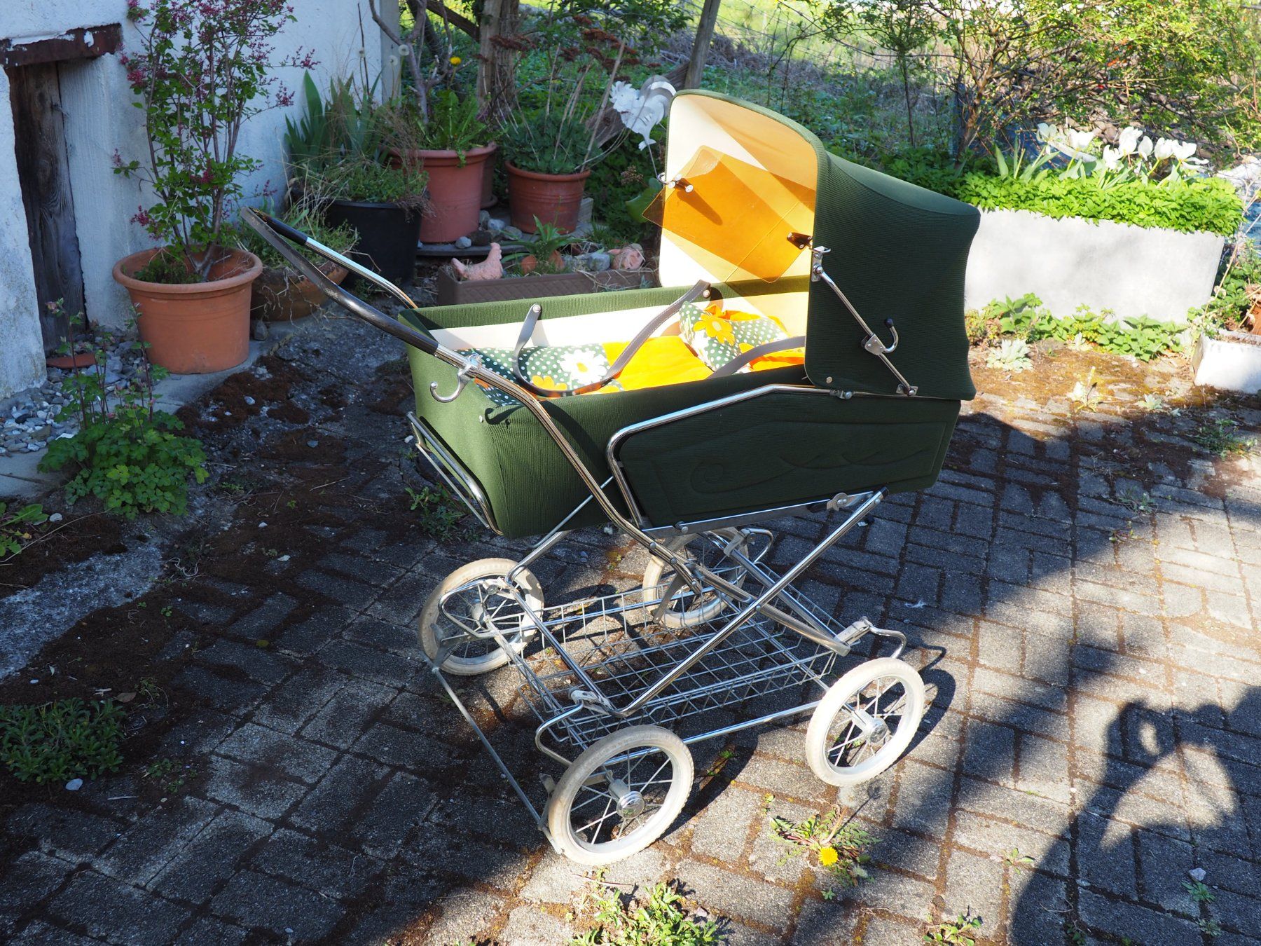 Poussette: Alter Kinderwagen, Vintage – Défectueux à Schänis par Wewu 1