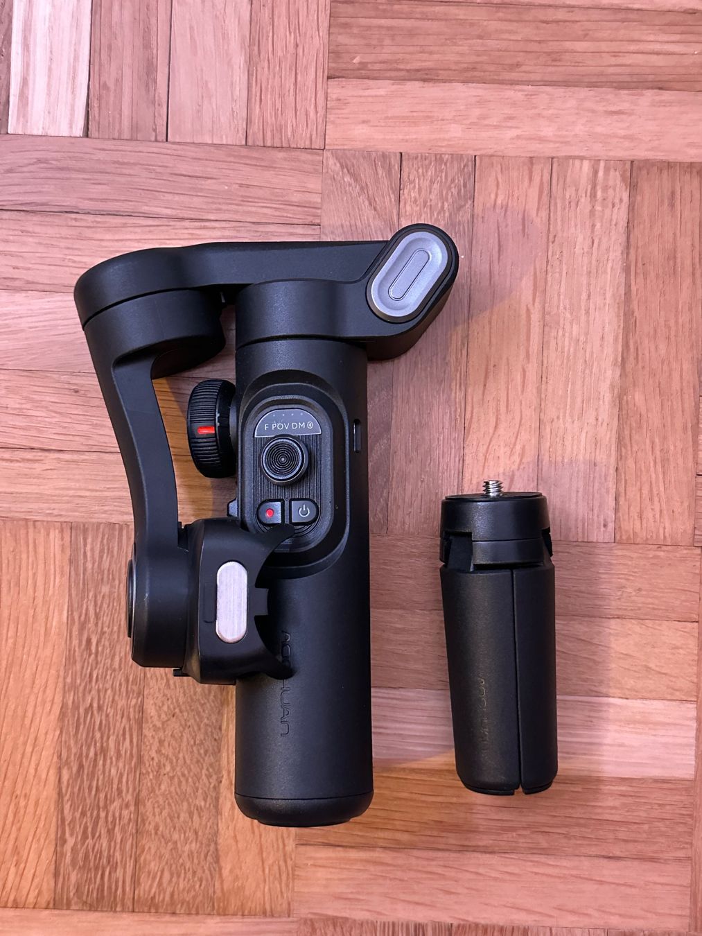 Staffe: Aochuan 3-Achsen Smartphone Gimbal mit Licht – Nuovo (secondo la descrizione) da Pfäffikon ZH venduto da 0iB4F