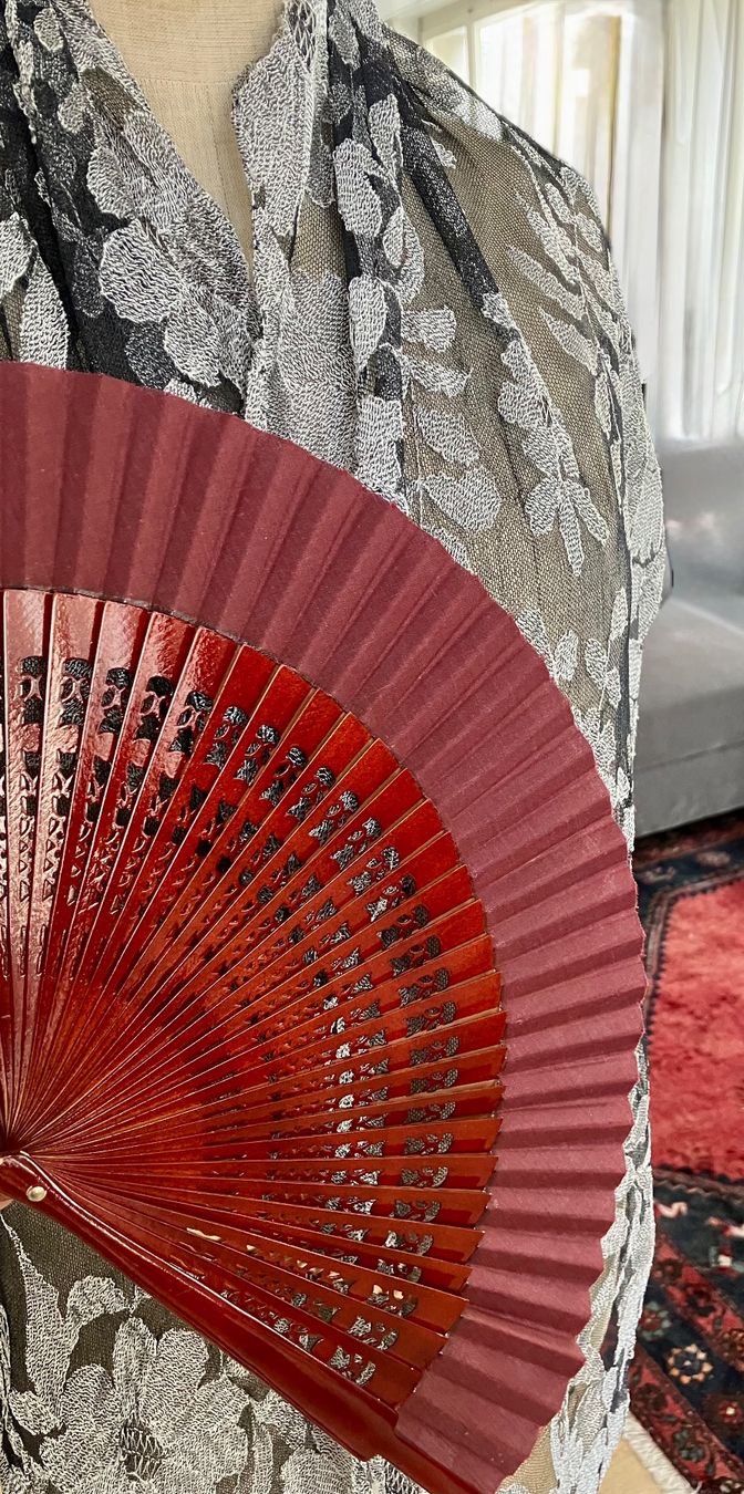 Tutte le decorazioni: Weinroter Fächer aus Spanien 23cm Länge – Usato da Schaffhausen venduto da NinaRicardo 1